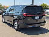 Used 2023 Chrysler Pacifica Touring-L image 4