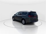 Used 2022 Chrysler Pacifica Touring-L image 6