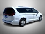 Used 2021 Chrysler Pacifica Touring-L image 5