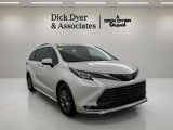Used 2021 Toyota Sienna XLE image 2