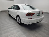 Used 2017 Volkswagen Passat 1.8T SEL Premium image 5