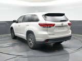 Used 2017 Toyota Highlander LE image 4