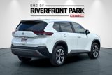Used 2023 Nissan Rogue SV image 3