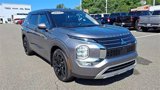 Used 2023 Mitsubishi Outlander SE image 2