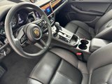 Certified 2024 Porsche Macan image 4