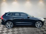 Used 2021 Volvo XC60 T5 Momentum w/ Premium Package image 2