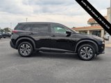 Used 2023 Nissan Rogue SV image 3