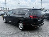 Used 2023 Chrysler Pacifica Touring-L image 5