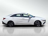 Used 2024 Hyundai Elantra Limited image 4
