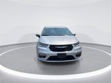 Used 2023 Chrysler Pacifica Touring-L image 3