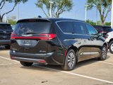 New 2025 Chrysler Pacifica Select image 4