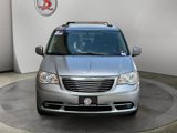 Used 2016 Chrysler Town & Country Touring image 2