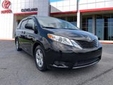 Used 2017 Toyota Sienna LE image 2