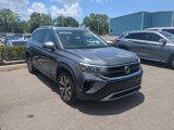 Used 2022 Volkswagen Taos SE image 2