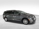 Used 2022 Chrysler Pacifica Touring-L image 2