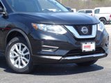 Used 2020 Nissan Rogue SV image 2