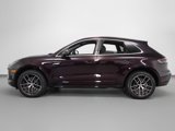 Certified 2024 Porsche Macan image 2