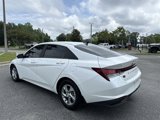 Used 2022 Hyundai Elantra SE image 4