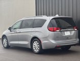 Used 2019 Chrysler Pacifica Touring-L image 3
