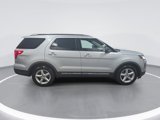 Used 2019 Ford Explorer XLT image 2