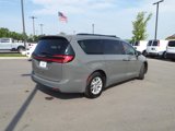 Used 2022 Chrysler Pacifica Touring-L image 3