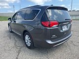 Used 2017 Chrysler Pacifica Touring-L image 4