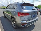 Certified 2024 Volkswagen Taos SE image 4