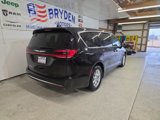 New 2025 Chrysler Pacifica Select image 3