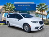 New 2025 Chrysler Pacifica Select image 2