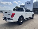 Used 2021 Nissan Titan SV w/ SV Convenience Package image 4