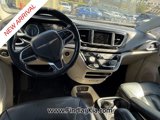 Used 2020 Chrysler Pacifica Touring-L image 6