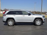Used 2024 Jeep Grand Cherokee Laredo image 2
