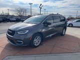 Used 2022 Chrysler Pacifica Touring-L image 3