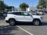 Used 2024 GMC Terrain SLE image 3