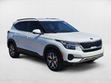 Used 2021 Kia Seltos EX image 3