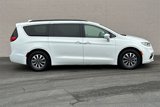 Used 2022 Chrysler Pacifica Touring-L image 2