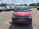 Used 2016 Chrysler Town & Country Touring w/ Driver Convenience Group image 2