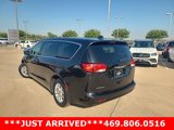 Used 2022 Chrysler Voyager LX image 5