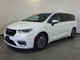 Used 2023 Chrysler Pacifica Touring-L image 3
