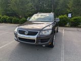 Used 2010 Volkswagen Touareg TDI image 2