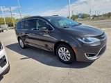 Used 2019 Chrysler Pacifica Touring-L image 2