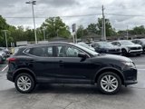 Used 2017 Nissan Rogue Sport SV image 2