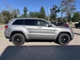 Used 2021 Jeep Grand Cherokee Laredo image 2