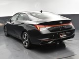 Used 2022 Hyundai Elantra SEL w/ Convenience + Premium Package image 2