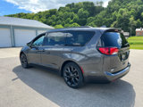 Used 2018 Chrysler Pacifica Touring-L w/ Advanced Safetytec Group image 3