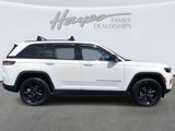 Used 2023 Jeep Grand Cherokee Altitude image 2
