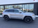 Used 2019 Jeep Grand Cherokee Laredo image 2