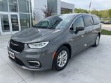 Used 2023 Chrysler Pacifica Touring-L image 2