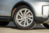 Used 2017 Land Rover Discovery HSE image 2