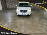 Used 2010 Chrysler Town & Country Touring image 3